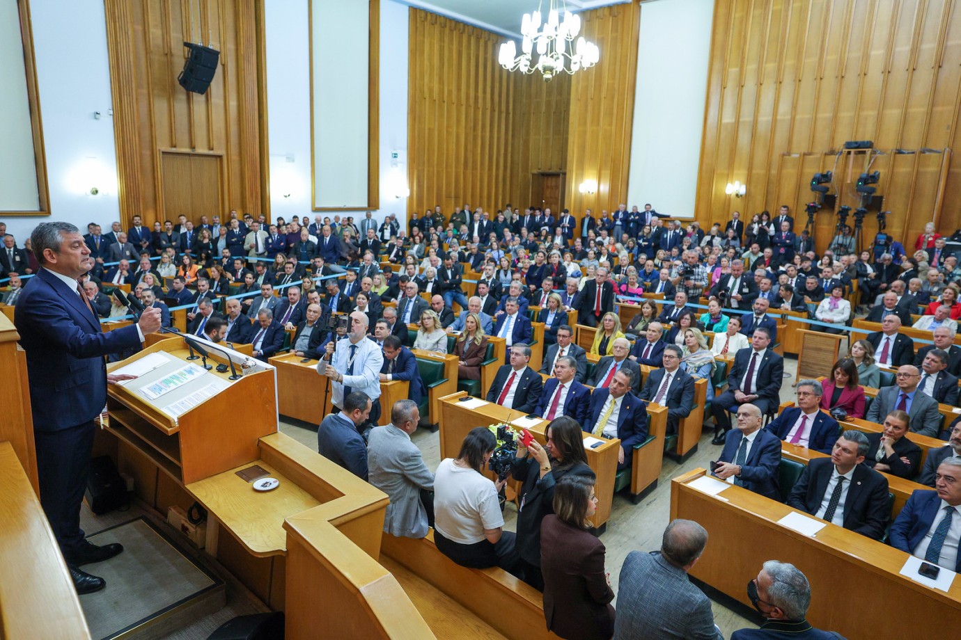 YENİ Parti Lideri Özgür ÖZEL: “ÇALANA KILIF UYDURAN KANUN TEKLİFİ”