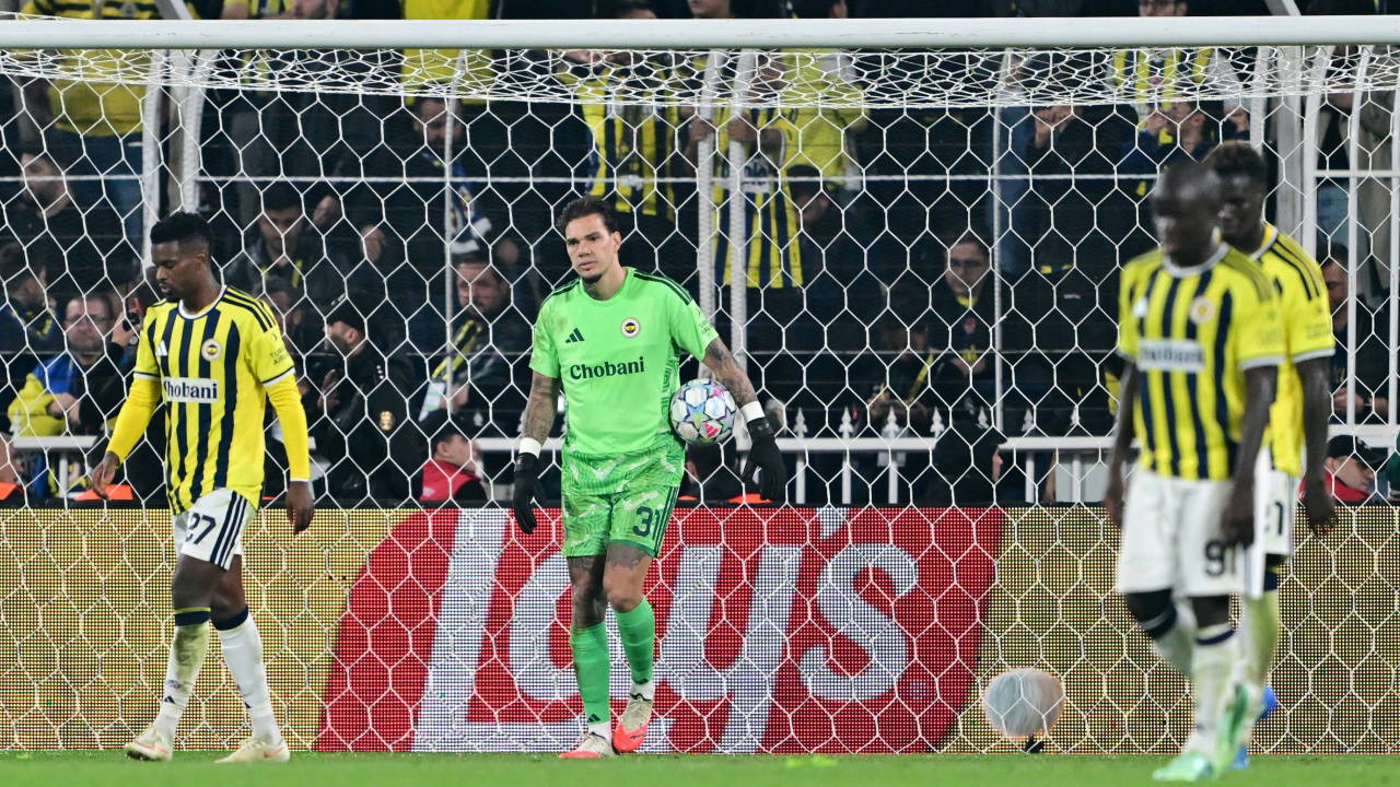 Fenerbahçe, sahasında Slavia Prag’ı yenemedi...  İsmail Kartal’a teşekkür edilebilir! 