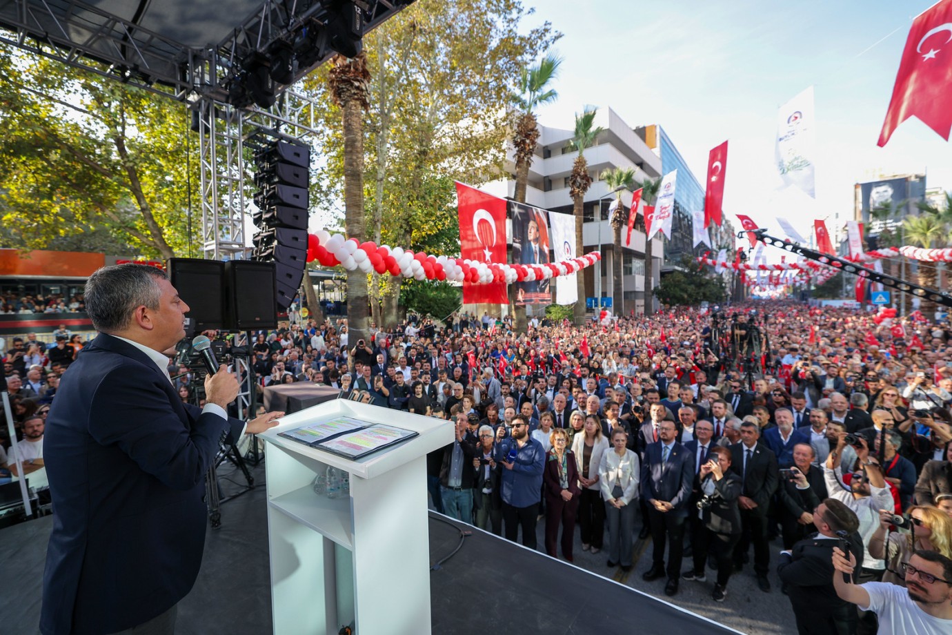Özgür Özel, Denizli’de: “KİMSE UMUTSUZLUĞA KAPILMASIN; ÖLÜMDEN ÖTE YOL YOK”