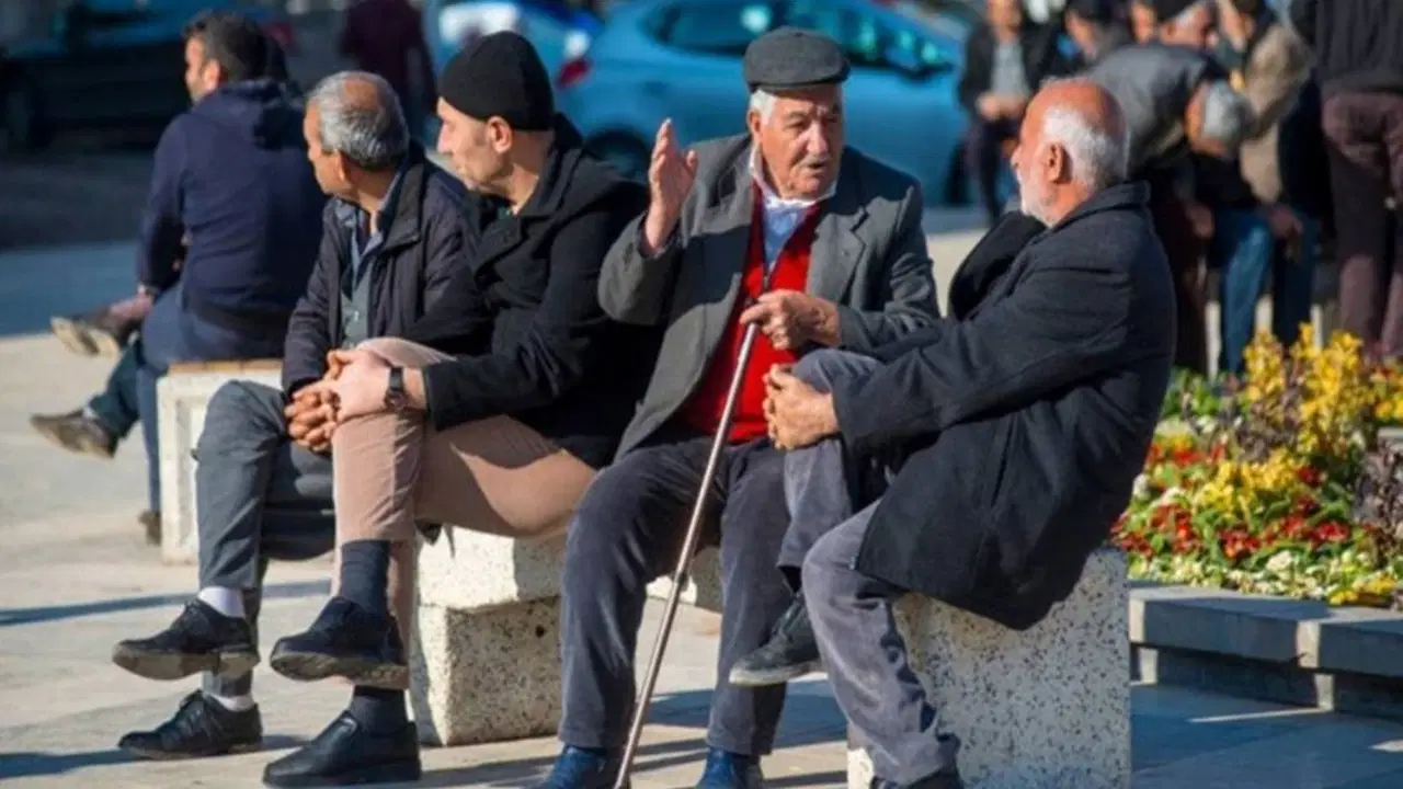 AKP'den 'emekli maaşına artış' sinyali: Refah payı veya seyyanen artış mı düşünülüyor?