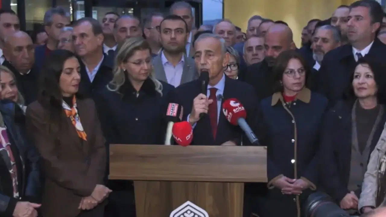 İstanbul'da 4 belediye daha YENİ Parti'ye geçti