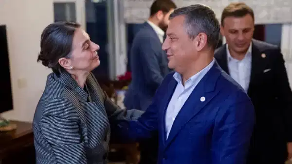 Özel'den, Dedetaş'a ziyaret: 'Sinem Başkanı ev hapsinde tutmak Üsküdar'a kafa tutmaktır'