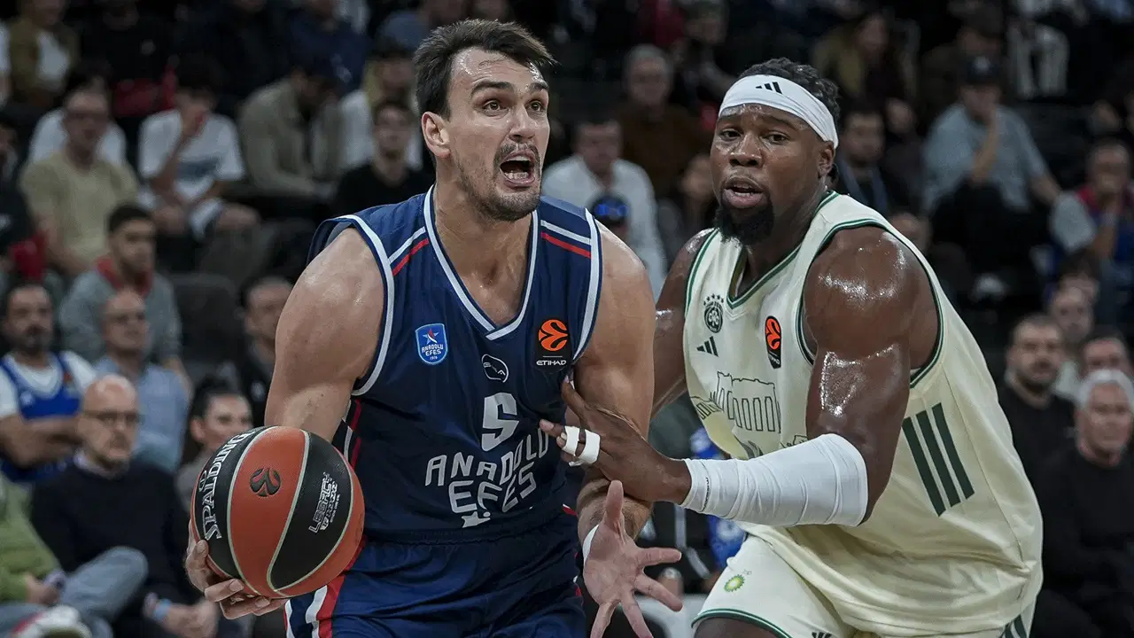 ve Anadolu Efes kendine geldi... Yunanistan ekibi Lider Panathinaikos'u 15 sayı farkla yendi!