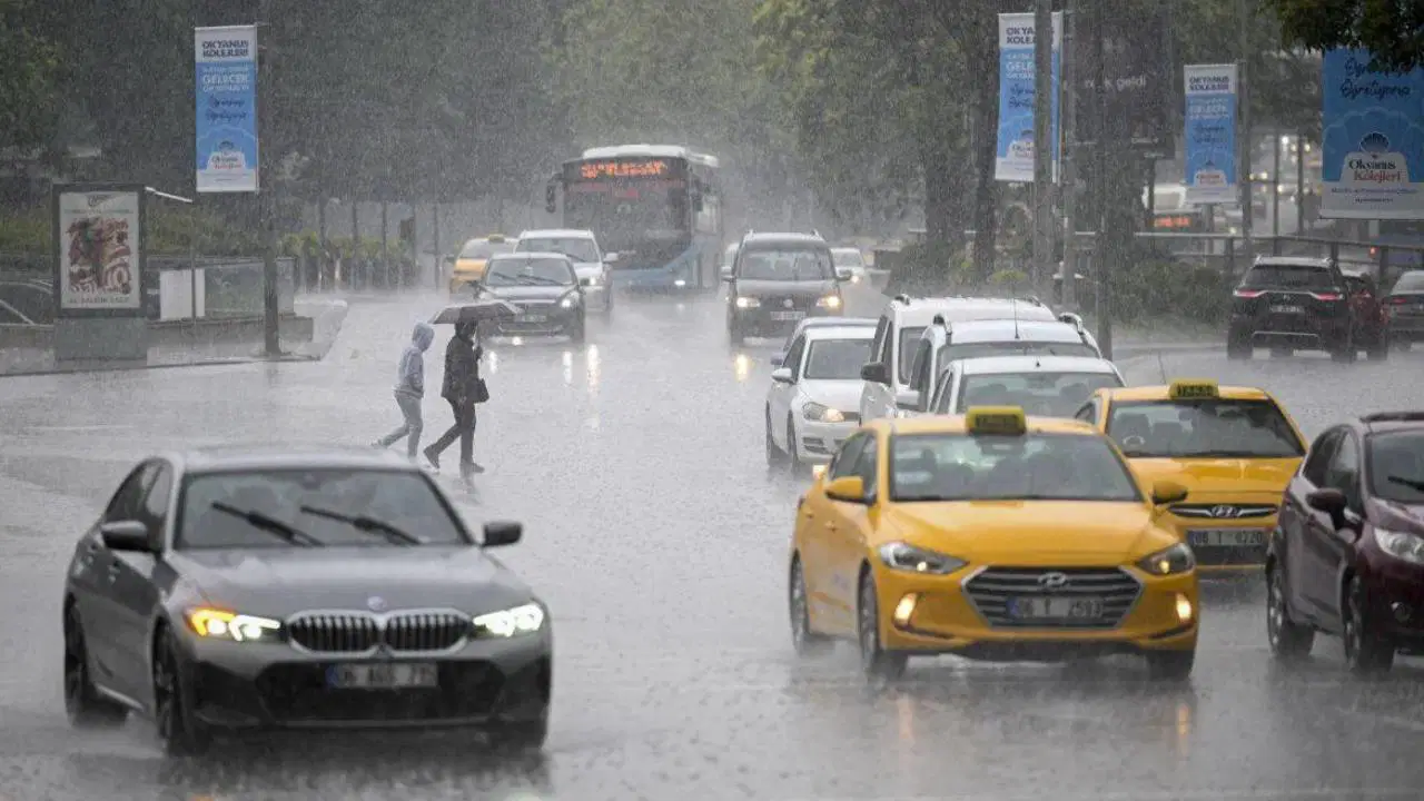 Meteoroloji'den: Yurdun birçok bölgesinde gök gürültülü yağış, sel ve su baskınına önlem çağrısı! 